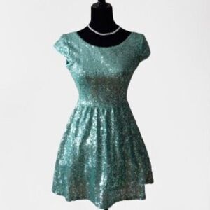 B Darlin Seafoam Sequin‎ Deep V back Dress Size 1 / 2 Hoco